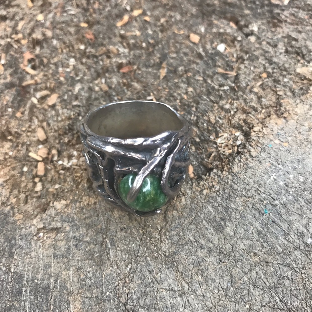 Vintage unmarked silver & green handmade ring - Picture 3 of 7